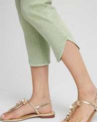 Pull-On Dolphin-Hemmed Capri Jeans