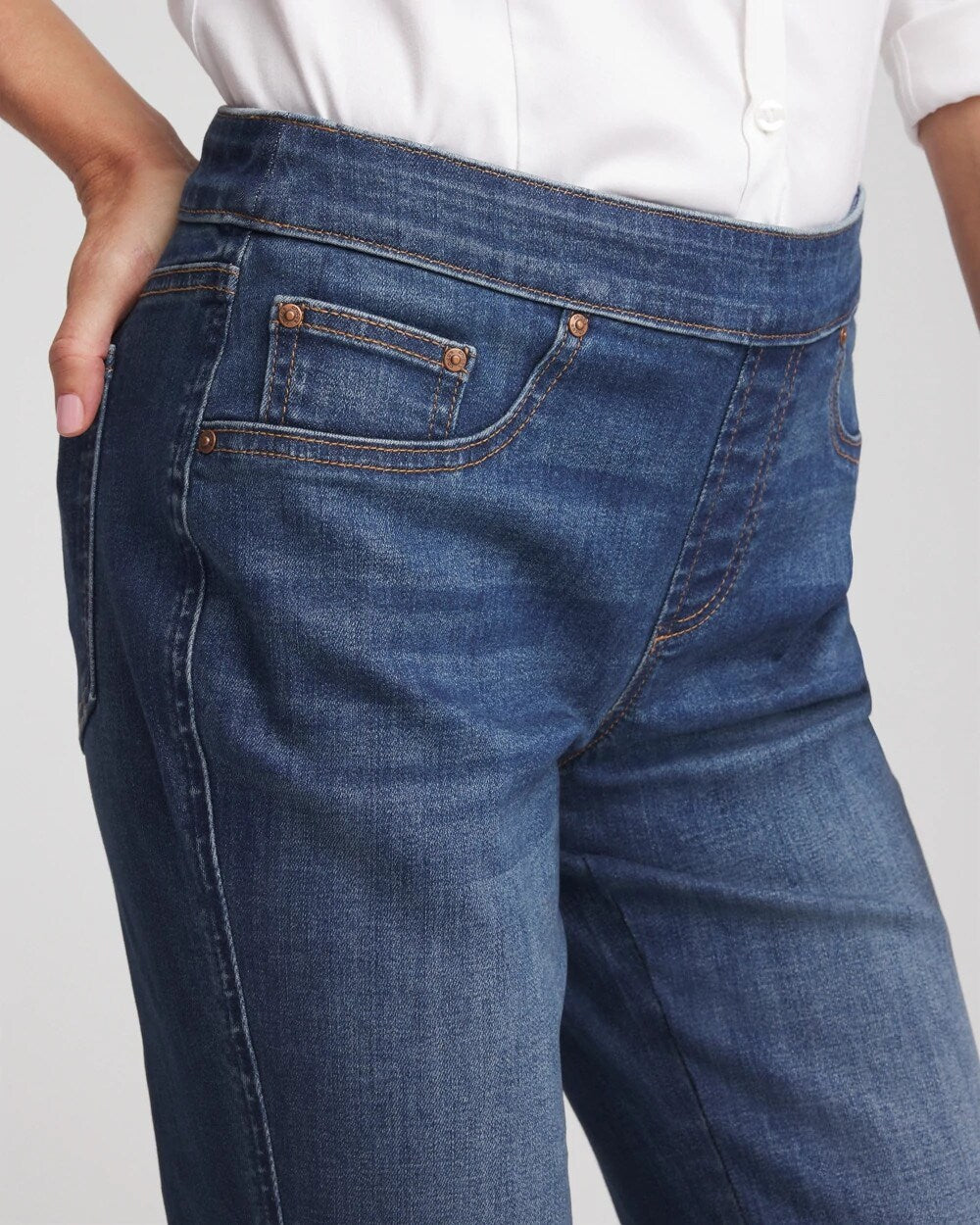 Petite Pull-On Slim Bootcut Jeggings